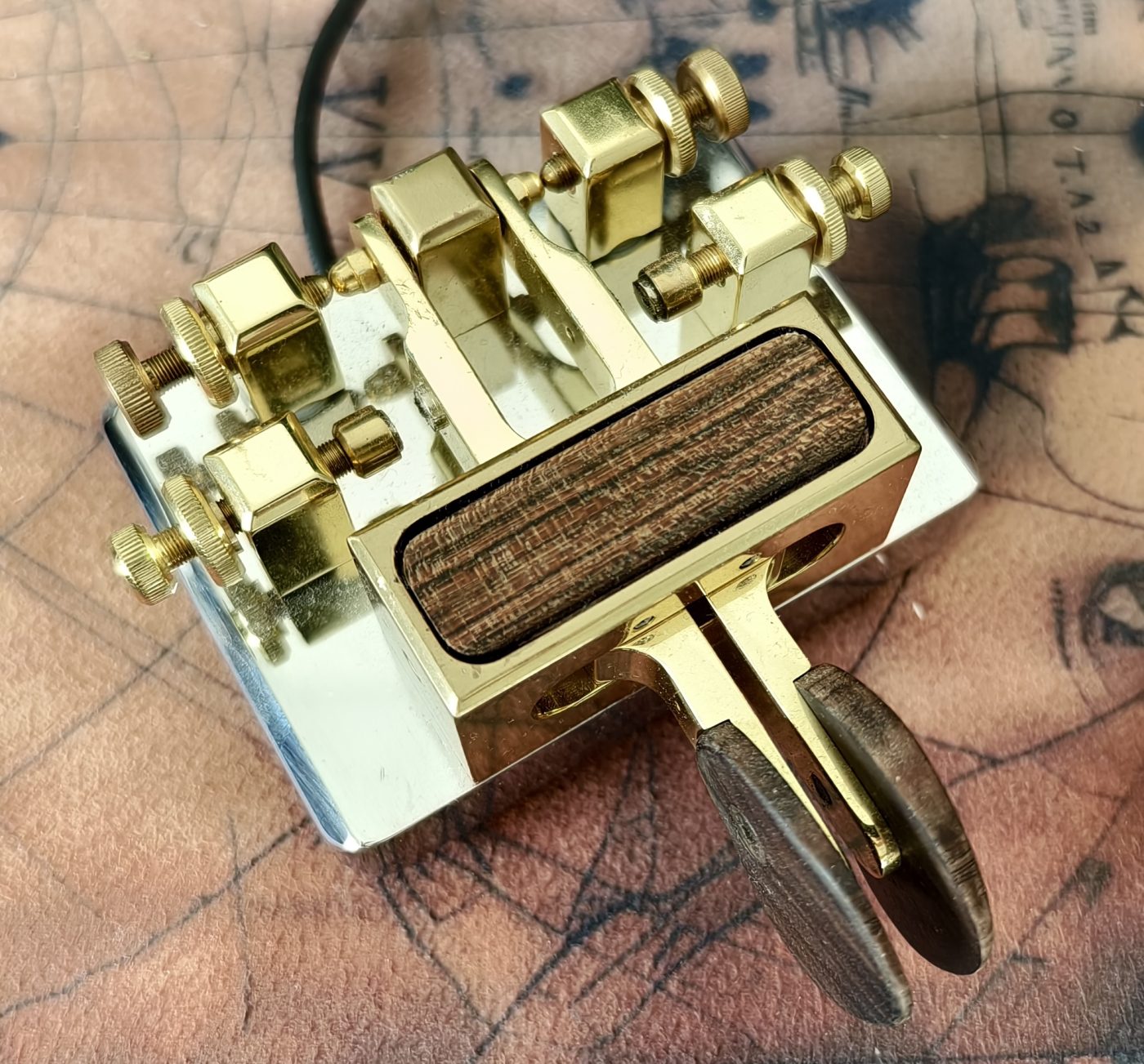 Top angle of the AGA Chevron CW paddle showing wood insert and gold finish